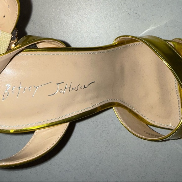 Glamorous Gold and Silver Women's Heels Betsy Johnson Size 7 - Picture 7 of 7